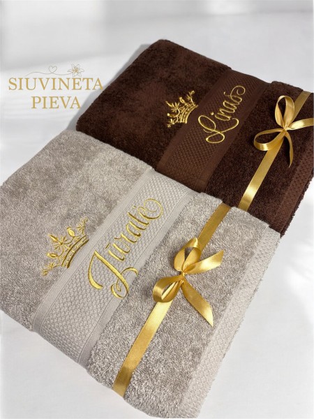 Rankšluostis su vardu ir karūnėle