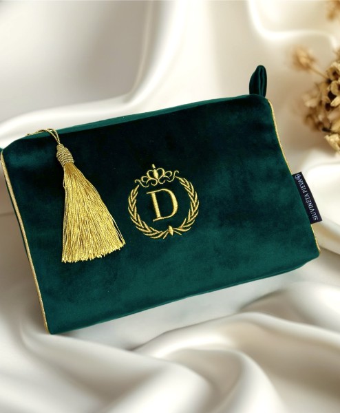 Kosmetinė su inicialu "D" žalia