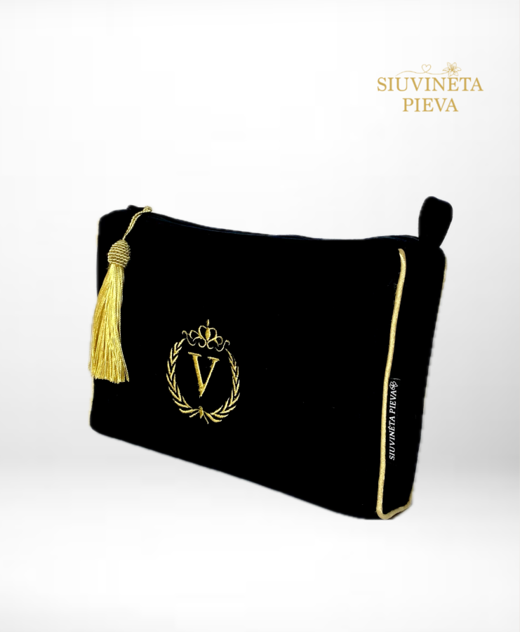 Kosmetinė su inicialu “V”