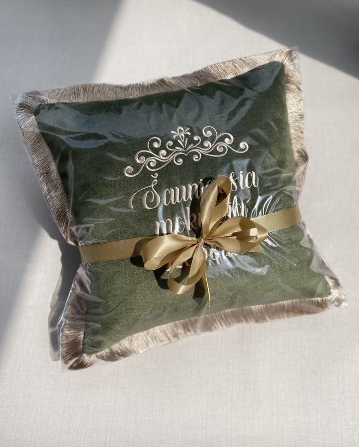 Siuvinėta pagalvėlė “Šauniausia mokytoja”