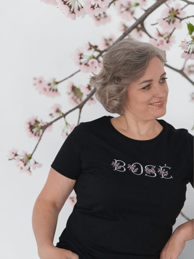 siuvinėti marškinėliai "BOSĖ" (pagaminta) siuvinėti marškinėliai "BOSĖ" (pagaminta)