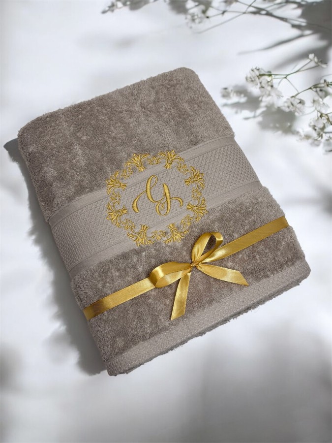 Rankšluostis su inicialiu "Elegancija"