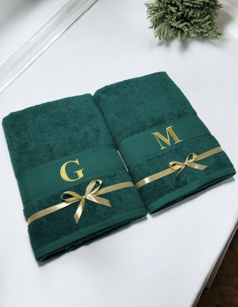 Rankšluostis su siuvinėta raide