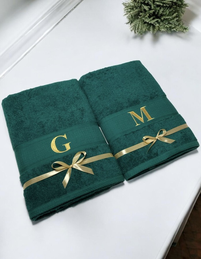 Rankšluostis su siuvinėta raide