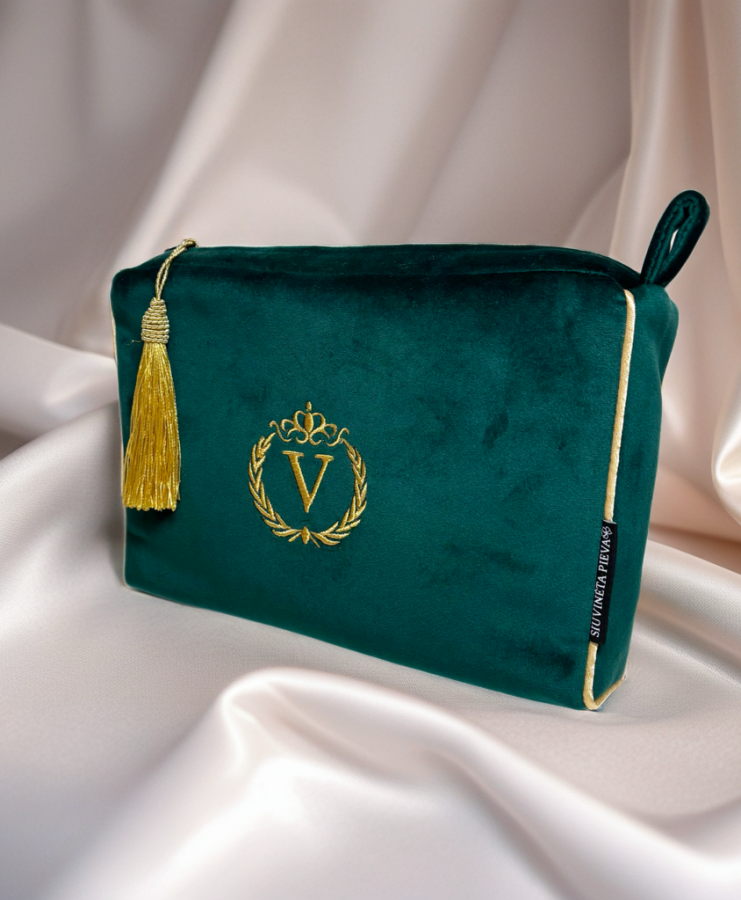 Kosmetinė su inicialu "V" žalia