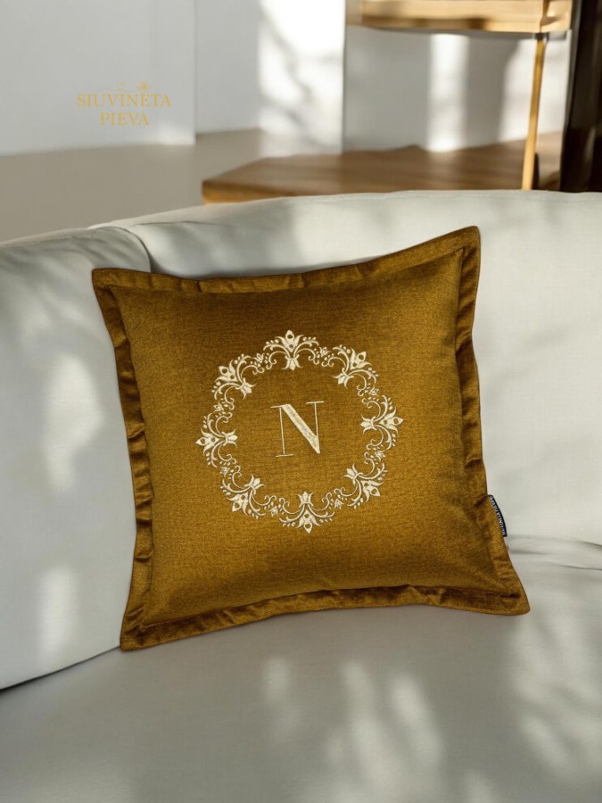 Pagalvėlė su inicialu ornamente(2)