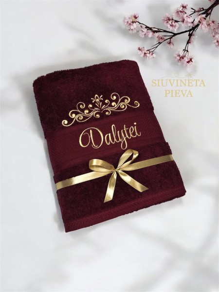 Asmeninis rankšluostis su vardu ir ornamentu