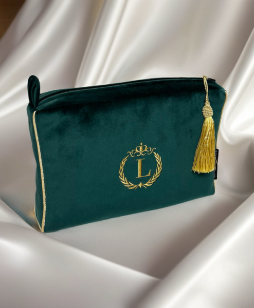 Kosmetinė su inicialu "L" žalia